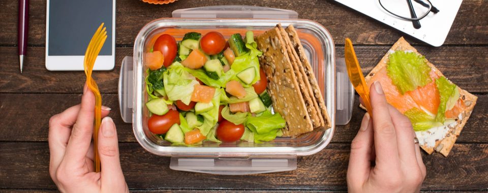 image Tips for Healthy Summer Lunches in the Workplace