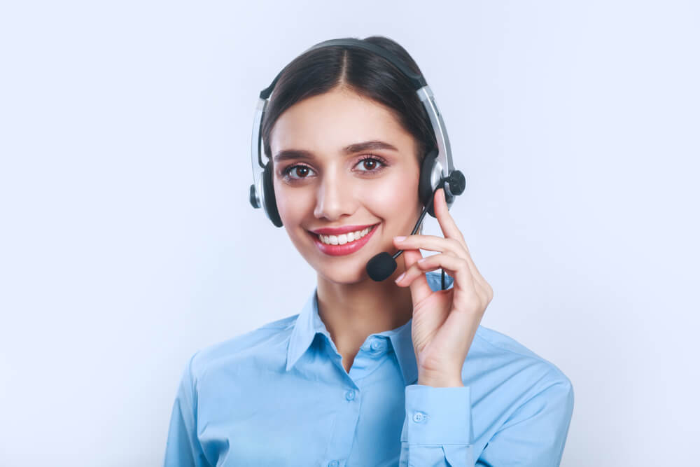 Smiling Hispanic woman on headset, bilingual call center.